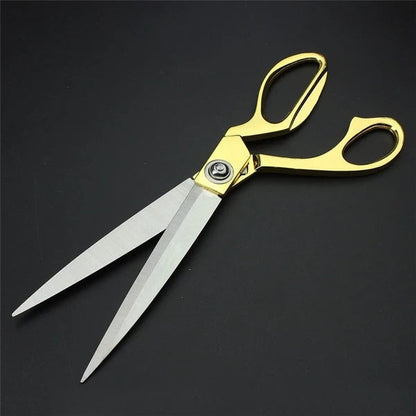 Scissor for cutting cloths