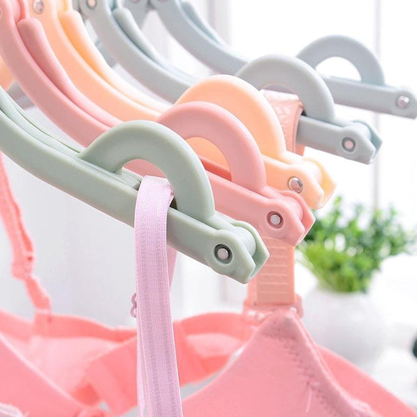 Foldable travel hangers, perfect for organizing and drying clothes.