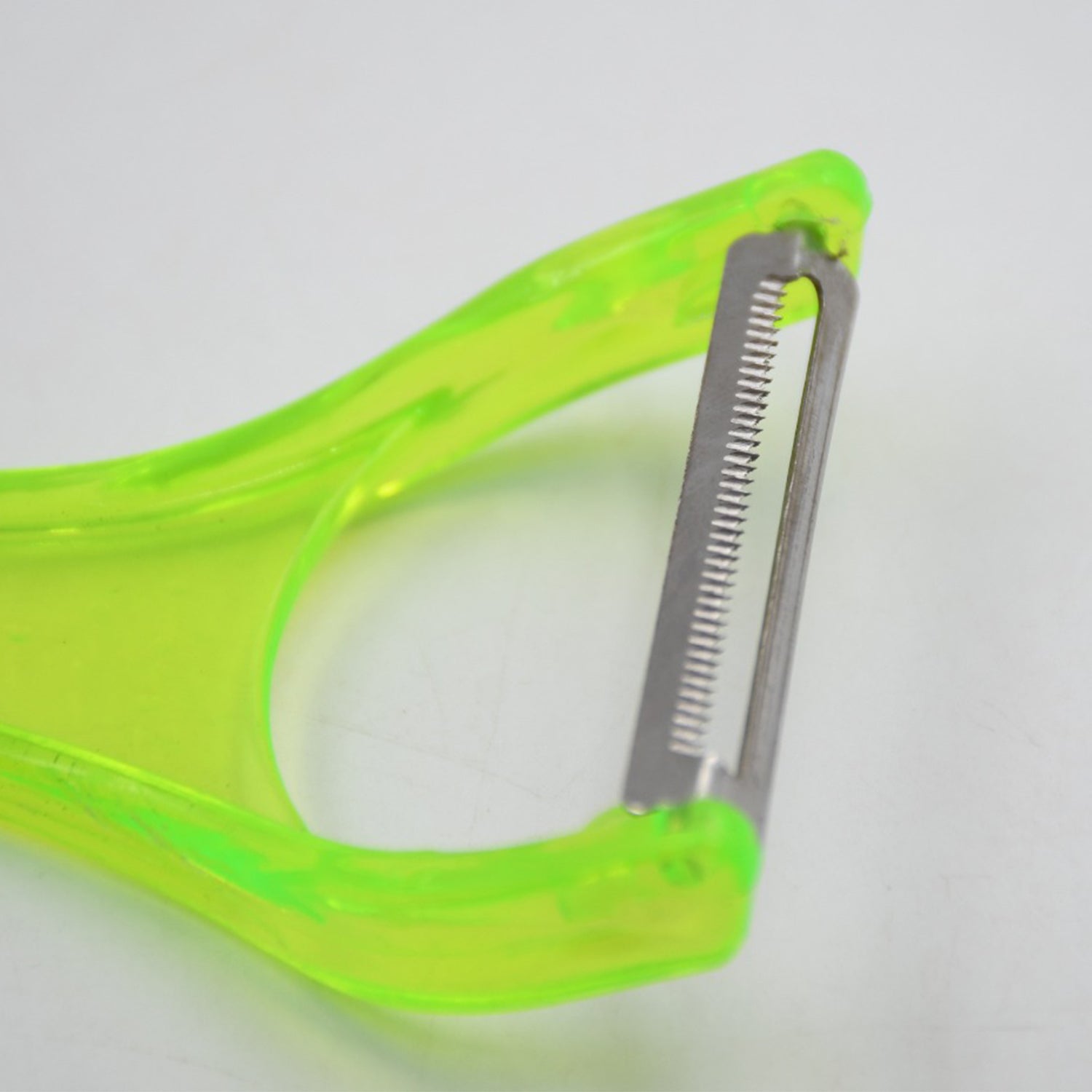 Durable stainless steel peeler for universal use in the kitchen.