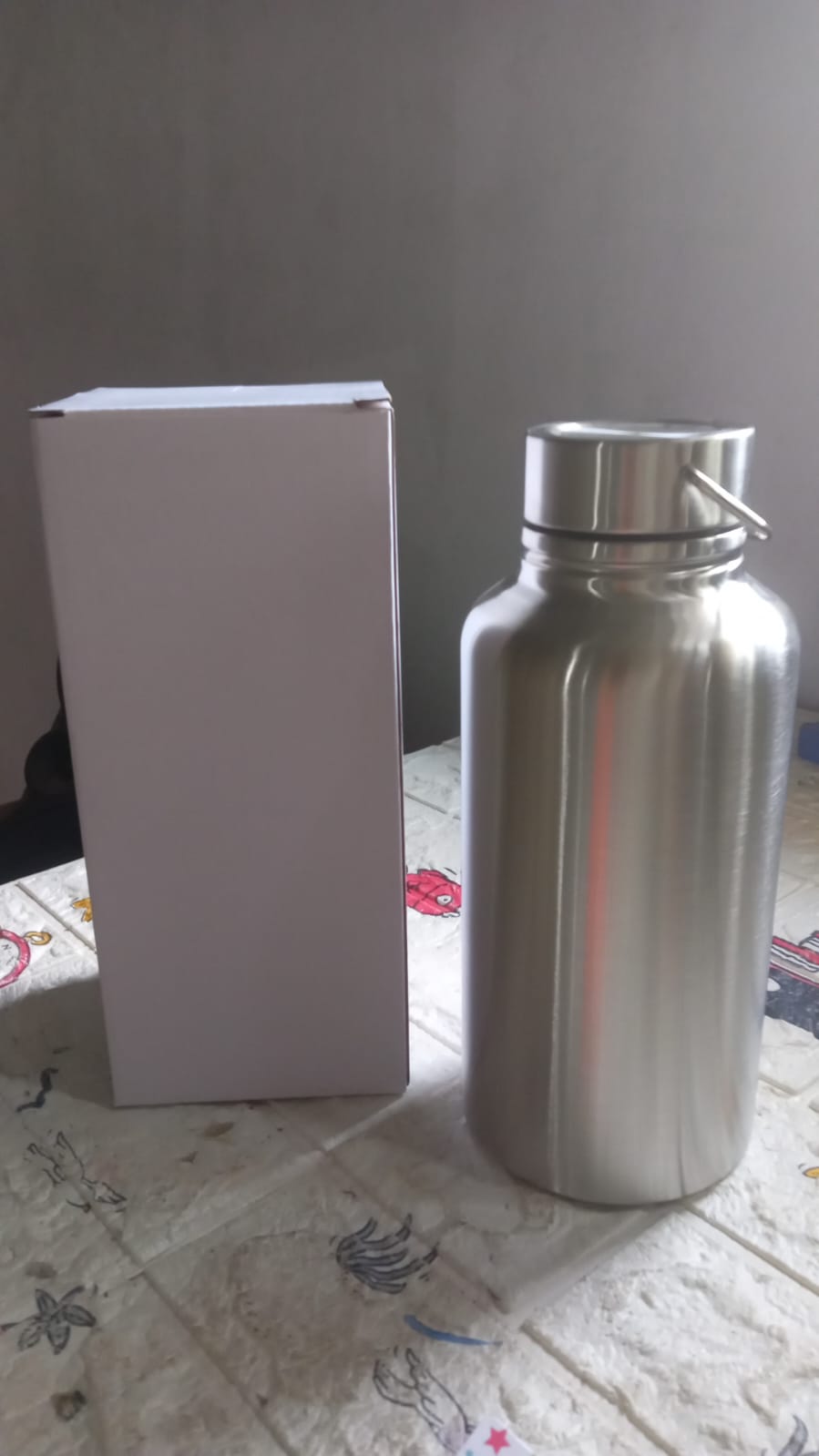 Durable stainless steel water bottle with handle, hot and cold drink friendly