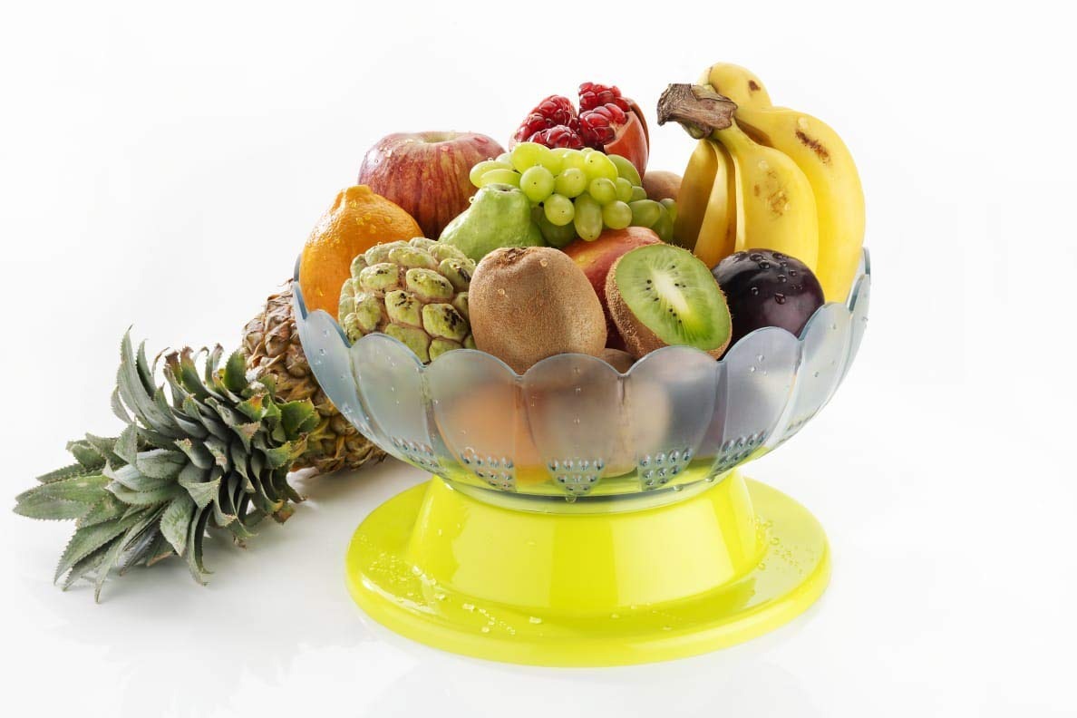 Revolving plastic bowl for fruits and vegetables