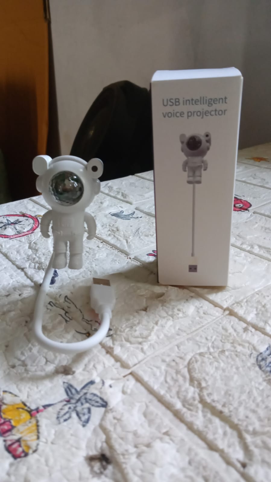 Mini desk lamp with USB port, projecting cartoon light and stars for kids and adults.